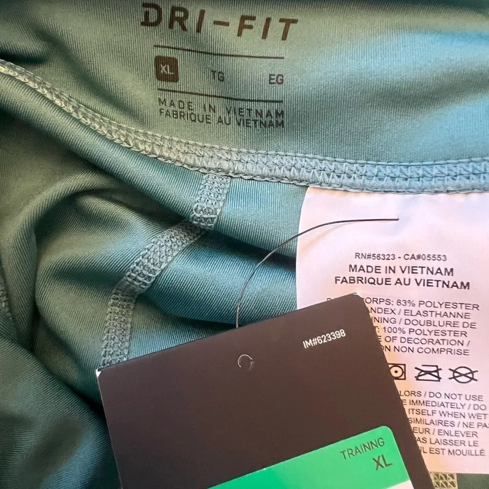 NWT Nike Dri-Fit girls two tone training leggings tights. Size XL. Tights fit.